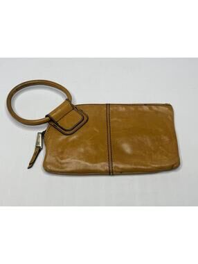 Hobo Sable Brown Leather Circular Handle Wristlet Clutch P65C